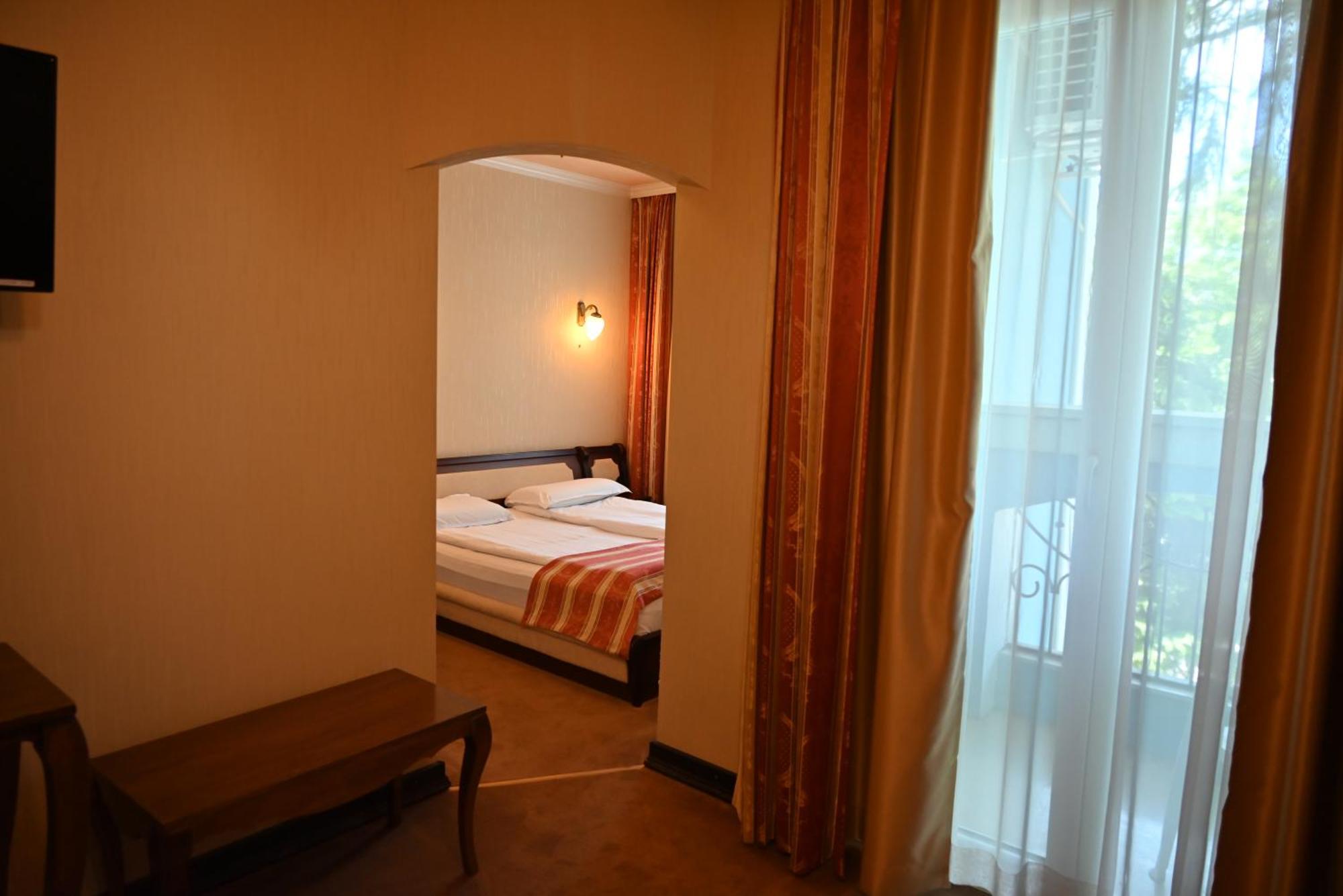 Family Hotel Lazur Kyustendil Exterior photo