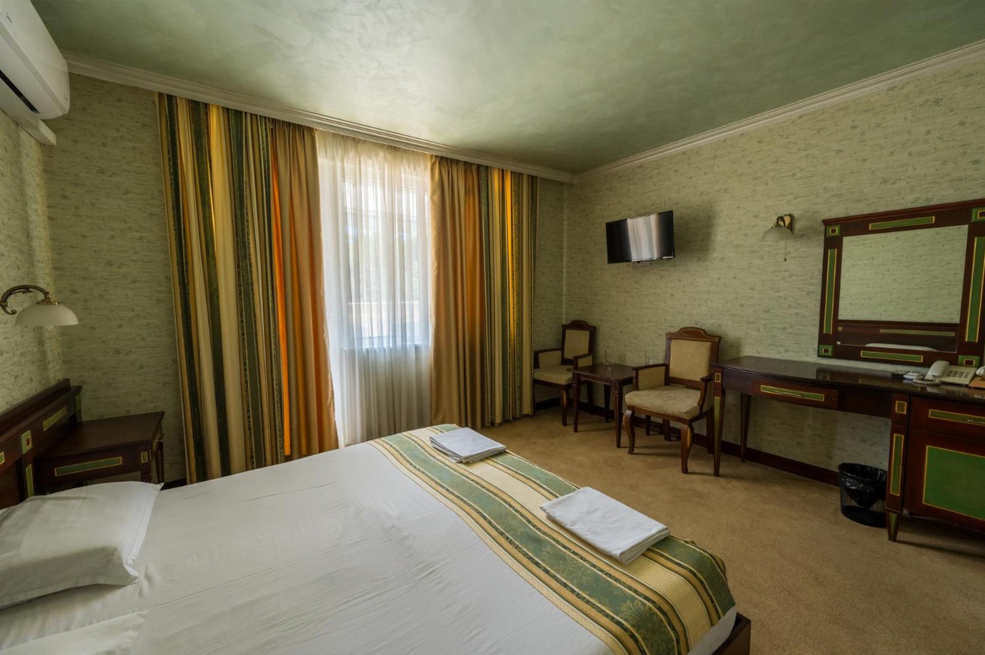Family Hotel Lazur Kyustendil Exterior photo