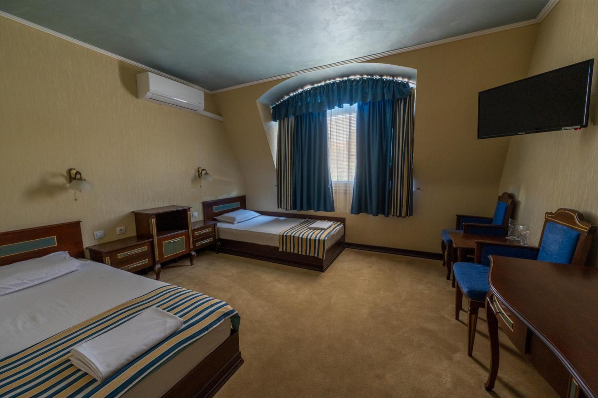 Family Hotel Lazur Kyustendil Exterior photo